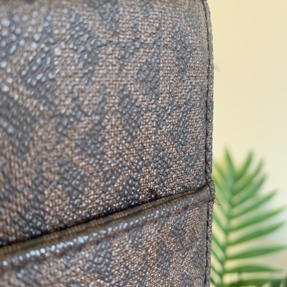 ❌SOLD❌ Michael Kors Cross Body Purse - Picture 12 of 16